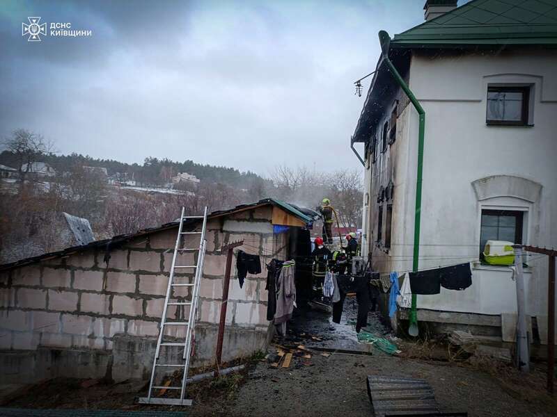 В Киевщине произошел пожар на территории мужского монастыря. Подробности и фото dqxikeidqxidqeant