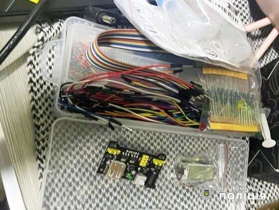 Оставили взрывчатку: на Буковине разоблачили российских агентов-наркодельцов, которые готовили теракт против полицейских. Фото