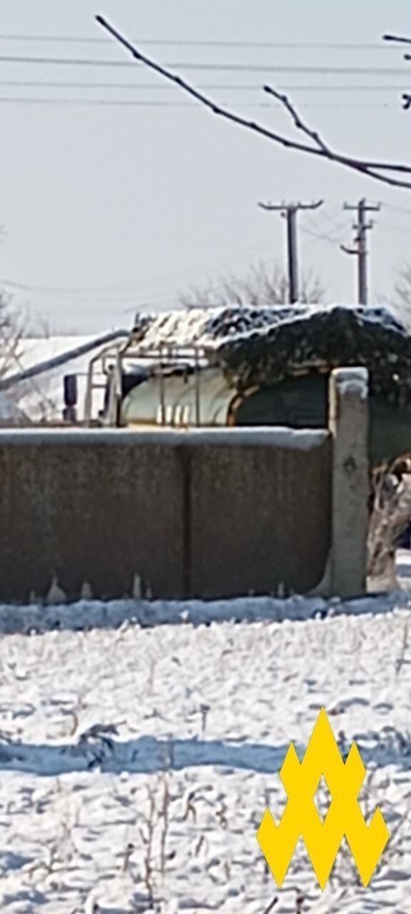 Afraid of Ukrainian attacks: the occupiers hide fuel in tank trucks and disguise them in residential yards. Photo and video dqxikeidqxidqrant