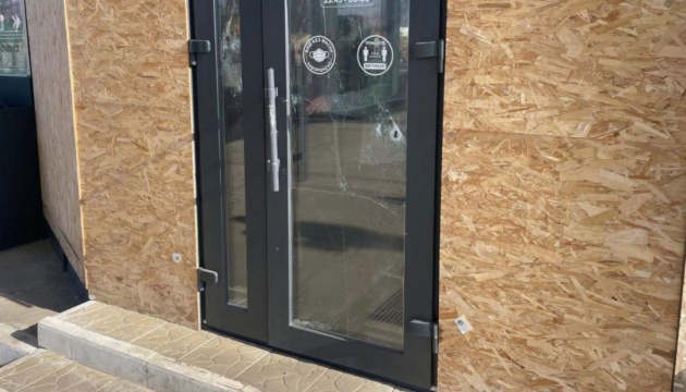 У Нікополі внаслідок атаки дрона поранені двоє чоловіків dqxikeidqxidqeant