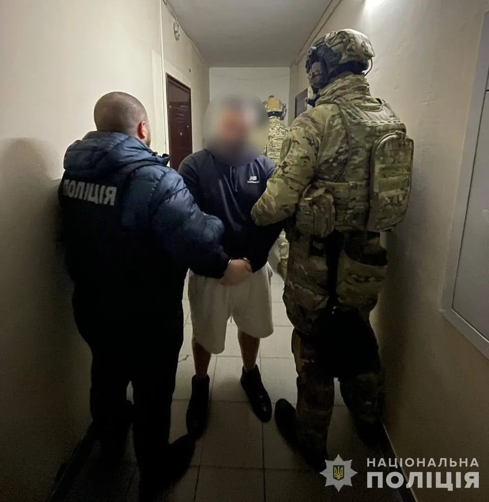 Маскувались під бійців іноземного легіону: у Києві затримали зловмисників, причетних до серії крадіжок. Фото та відео