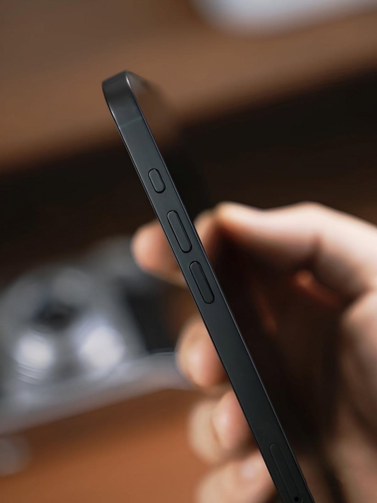  iPhone SE 4 11  2025