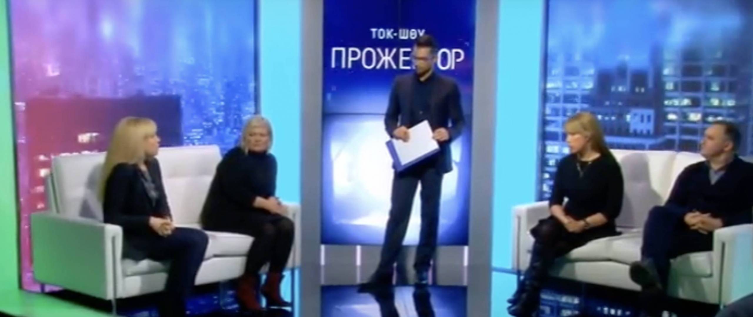 Позднякова (крайняя слева) и Форостяк (крайний справа)