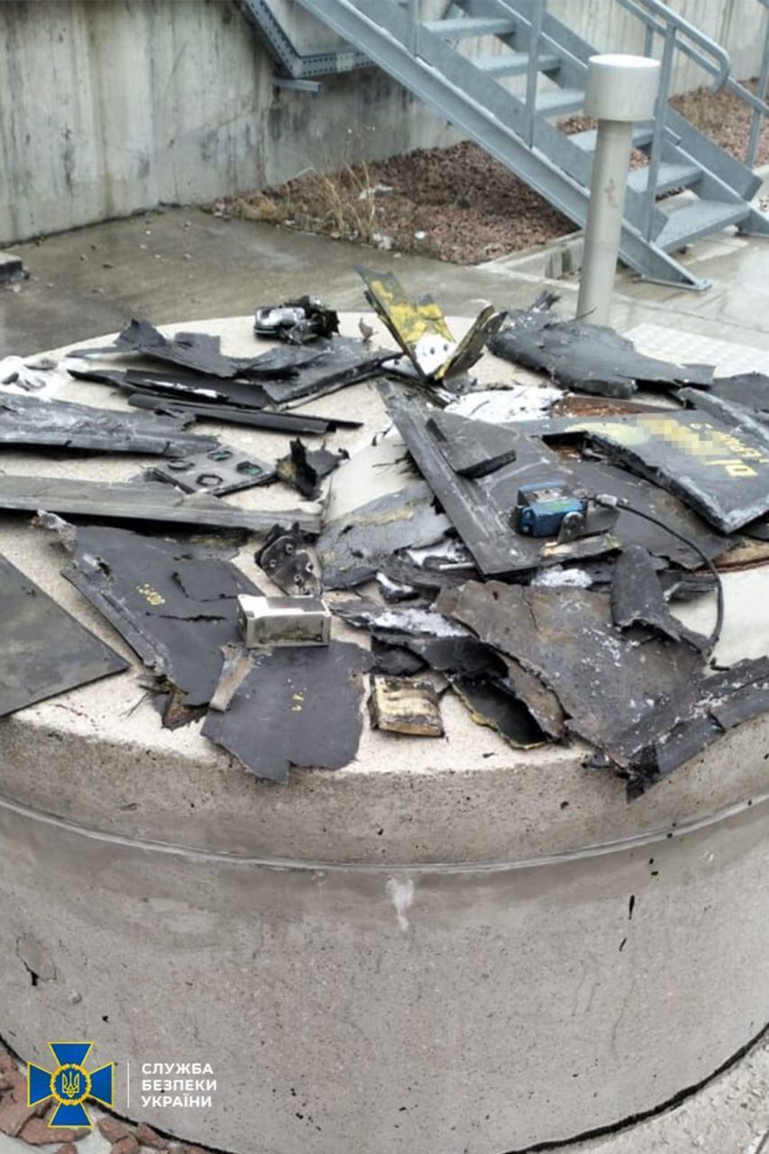 Was equipped with a high-explosive warhead: SSU showed debris of the Russian drone that attacked the ChNPP. Photo