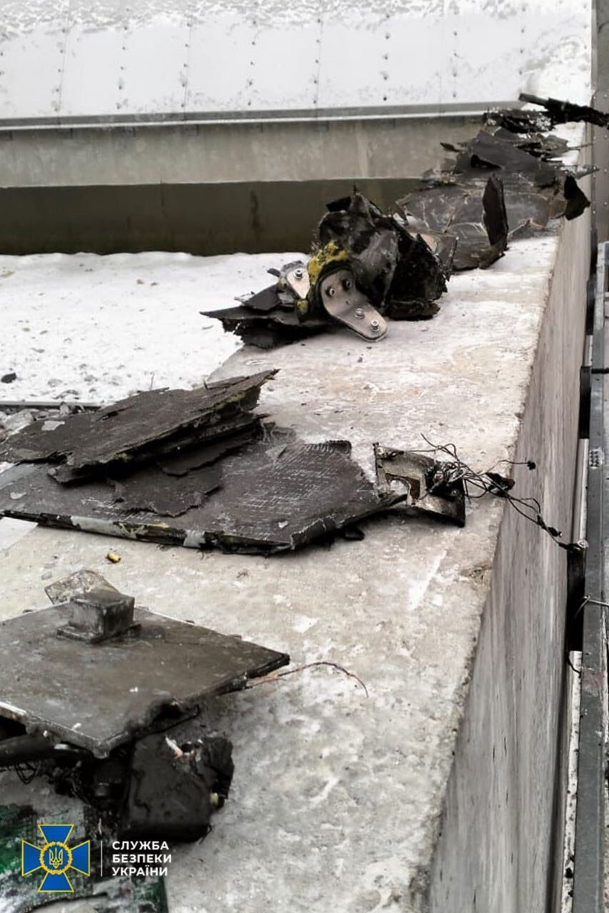Was equipped with a high-explosive warhead: SSU showed debris of the Russian drone that attacked the ChNPP. Photo