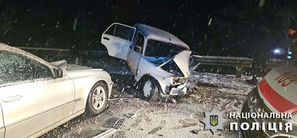 На Киевщине произошла ужасная ДТП: погиб мужчина, пострадали дети. Фото