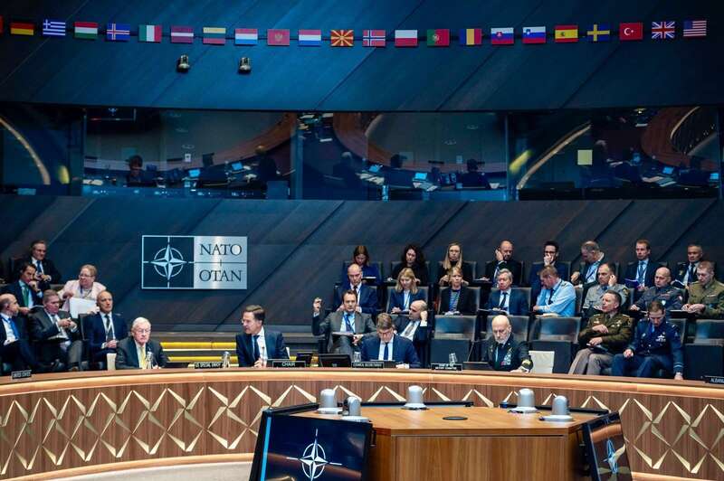 Рютте провів зустріч із Келлогом у Брюсселі: говорили про Україну. Фото dqxikeidqxidqeant