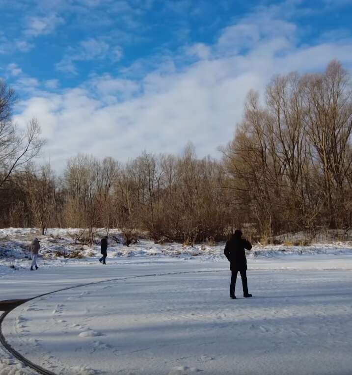 Аномальное явление на Черниговщине: на реке появилось ледяное кольцо, что вращается
