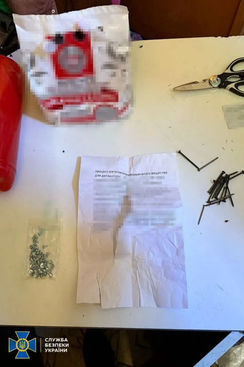 Готували вибуховий пристрій для підриву ТЦК на Київщині: Нацполіція та СБУ затримали зловмисників. Фото та відео