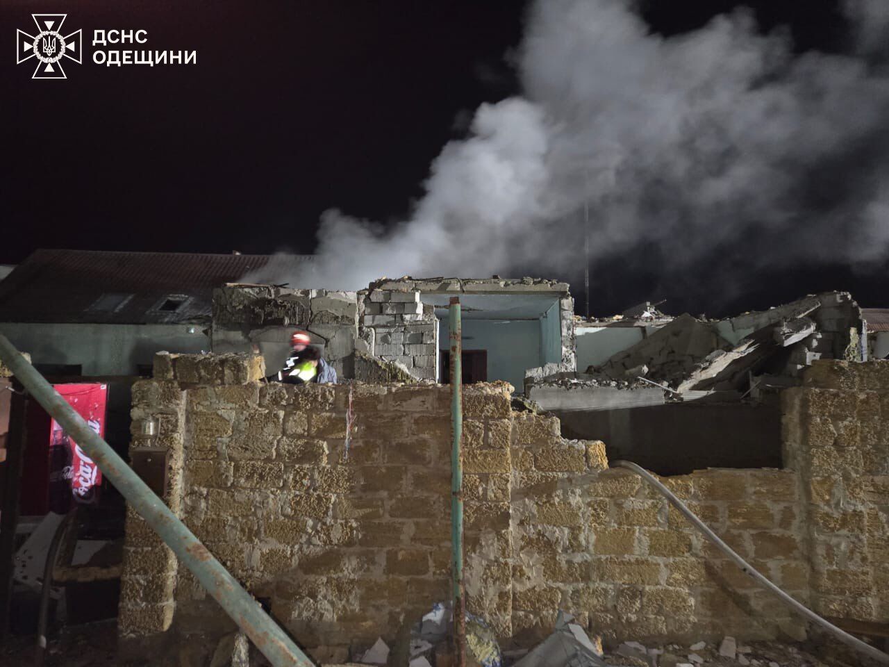 На Одессе оккупанты попали в жилой дом: трое пострадавших. Фото