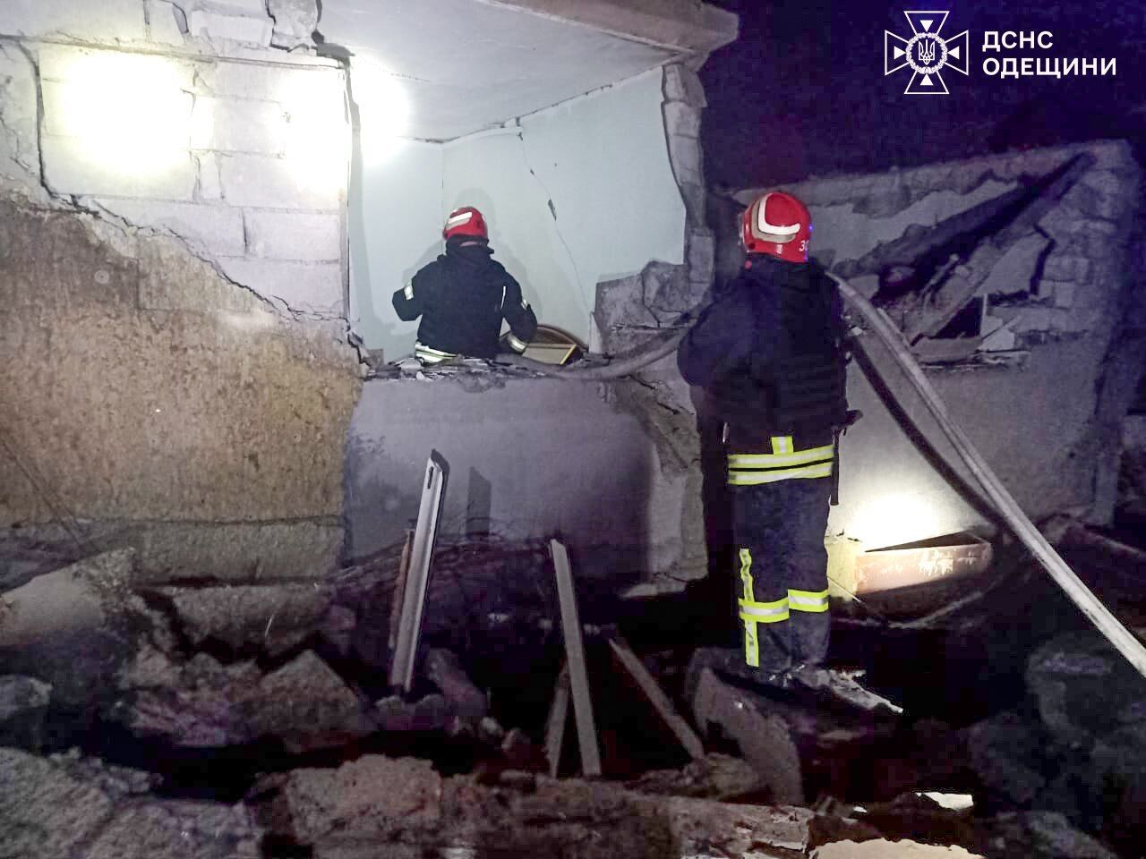 На Одессе оккупанты попали в жилой дом: трое пострадавших. Фото