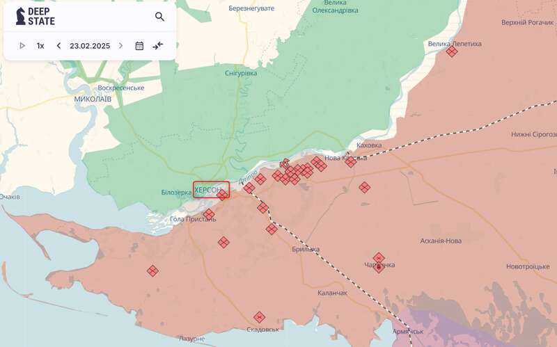 Occupiers struck Kherson at night: a man was killed under the rubble of a building, another was injured
