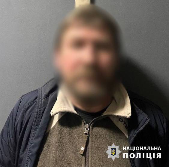 Київські поліцейські приїхали на виклик про пожежу, а виявили теплицю з коноплею: фото