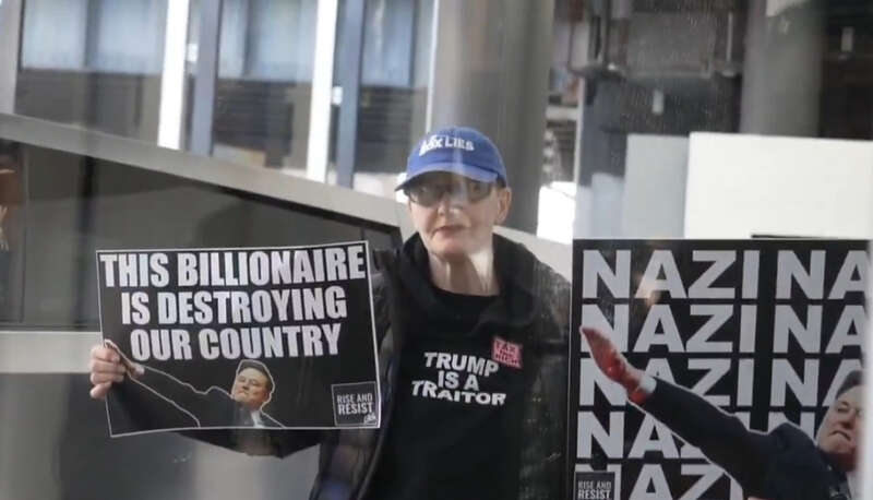 Tesla, protests, Elon Musk, Tesla New York dqxikeidqxiqzant