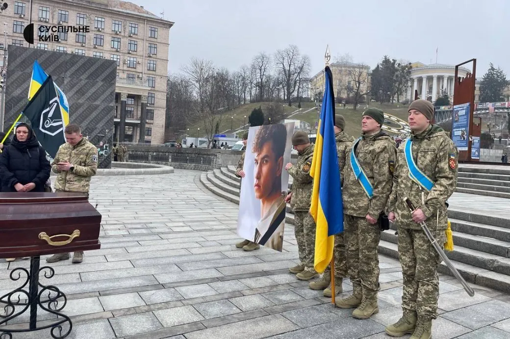 Війна забирає найкращих: у Києві попрощались із загиблим Героєм, переможцем 6-го сезону