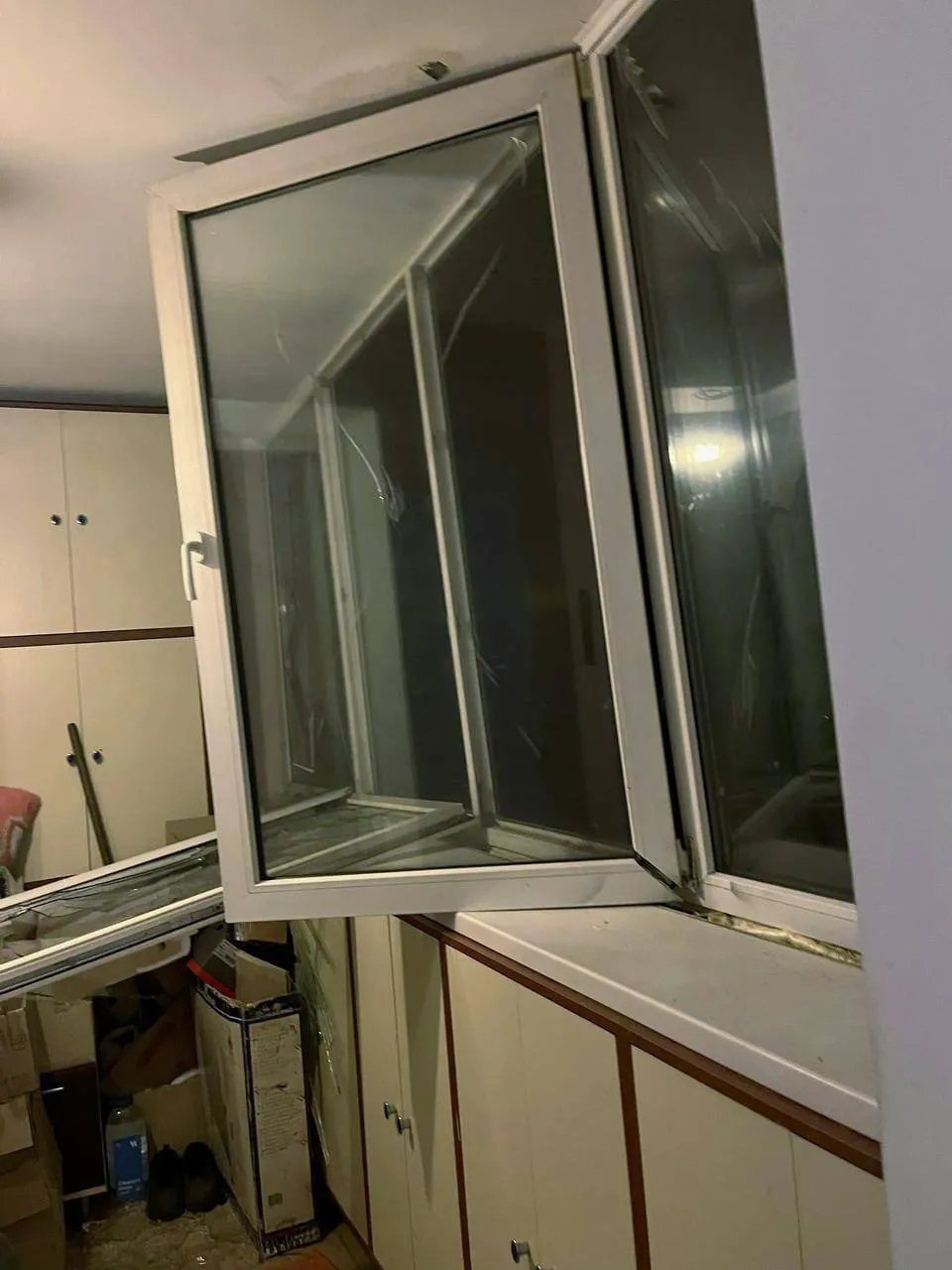 Пошкоджено будинки, авто та дитячий садок: у КОВА розповіли про наслідки російської атаки на Київщину. Фото