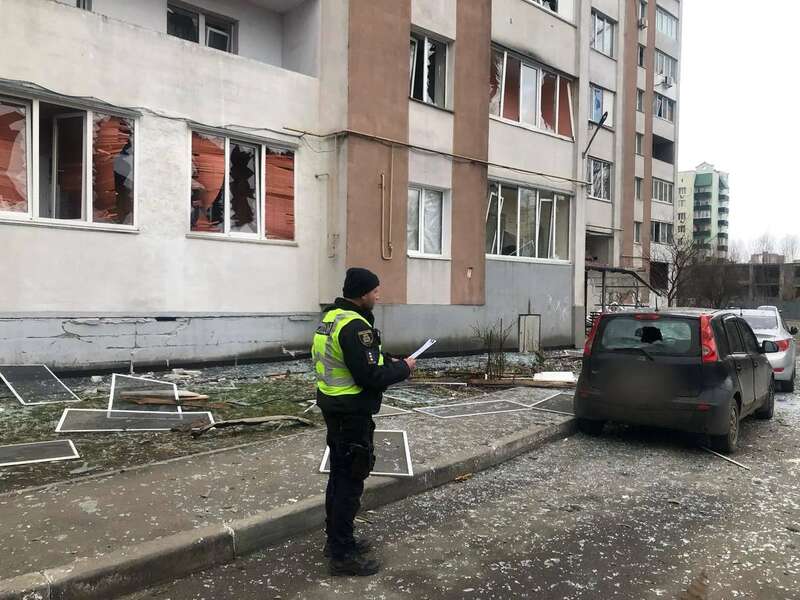 Пошкоджено будинки, авто та дитячий садок: у КОВА розповіли про наслідки російської атаки на Київщину. Фото