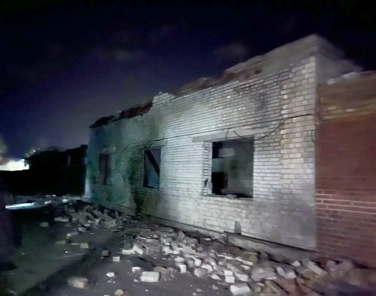 Пошкоджено будинки, авто та дитячий садок: у КОВА розповіли про наслідки російської атаки на Київщину. Фото dqxikeidqxidqeant