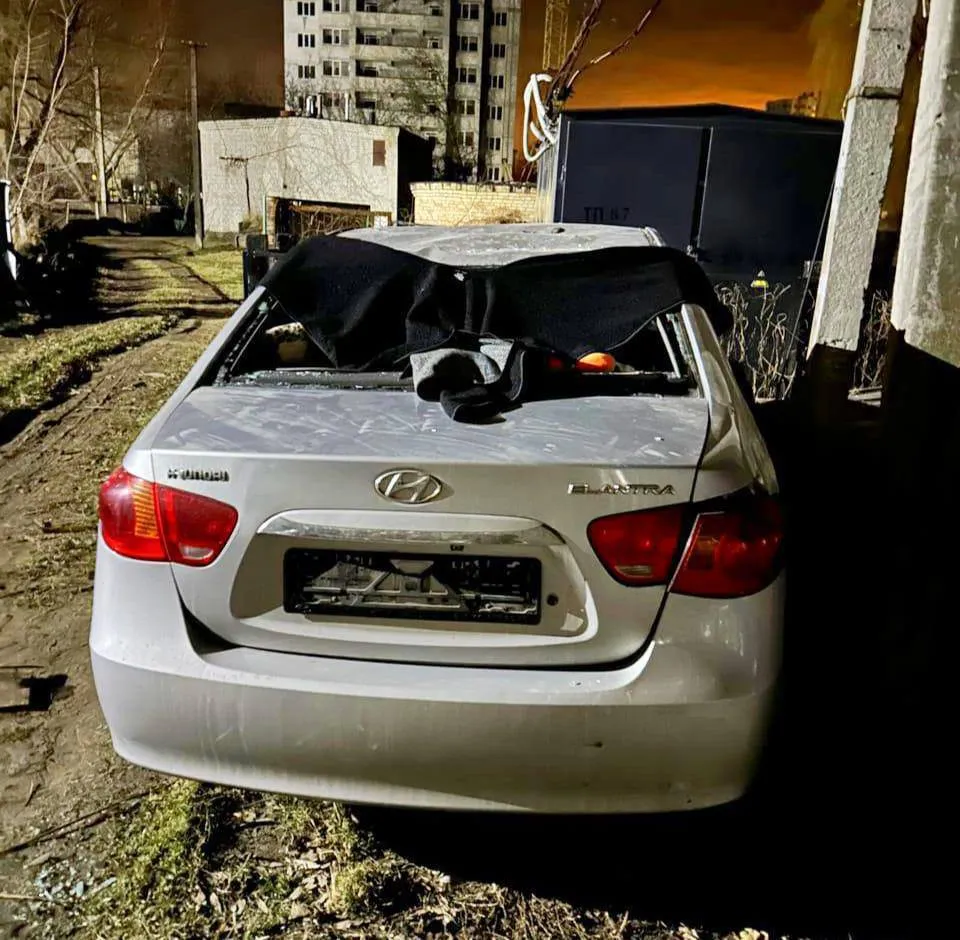 Пошкоджено будинки, авто та дитячий садок: у КОВА розповіли про наслідки російської атаки на Київщину. Фото