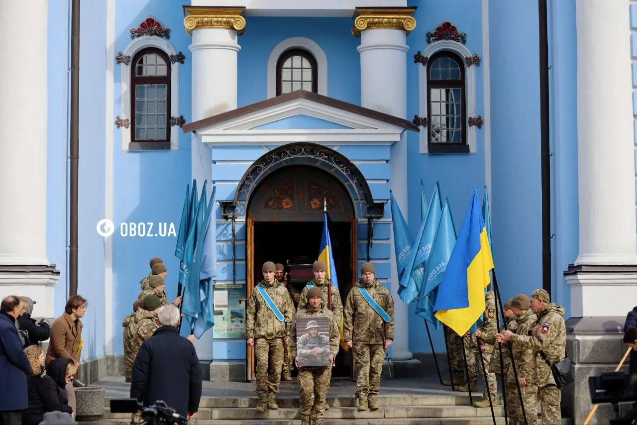 В Киеве простились с защитником Украины Василием Ратушным. Фото и видео