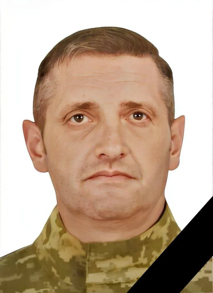 Без батька залишилися двоє дітей: на Черкащині попрощалися із захисником, який загинув на Харківщині. Фото dqxikeidqxidqeant