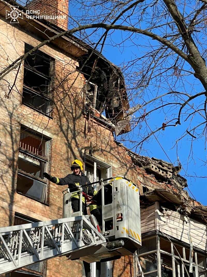 Consequences of the Russian UAV strike on a residential building in Chernihiv.