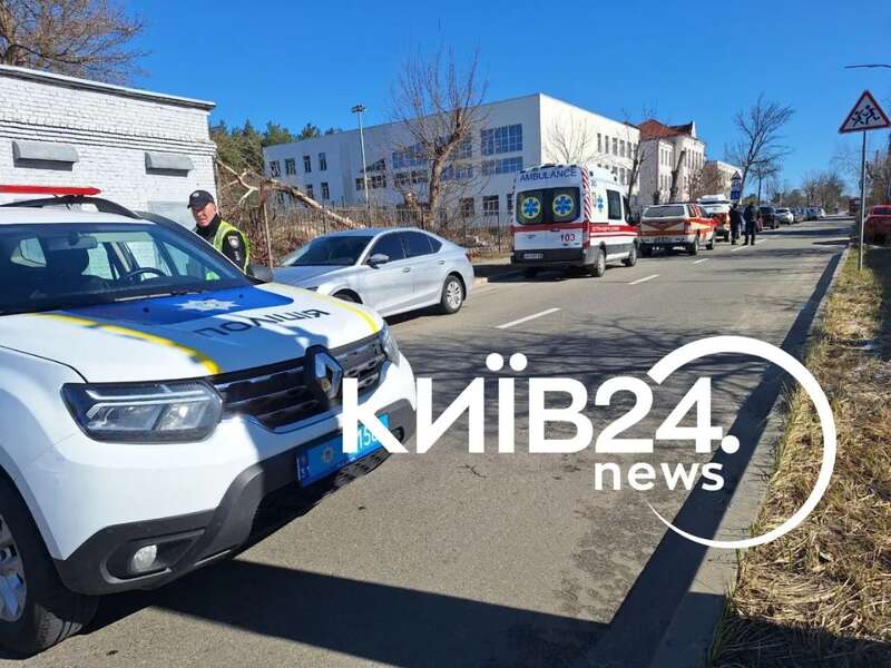 In Kyiv, drone debris fell on school grounds: pyrotechnicians are working at the scene. Photo dqxikeidqxidqrant