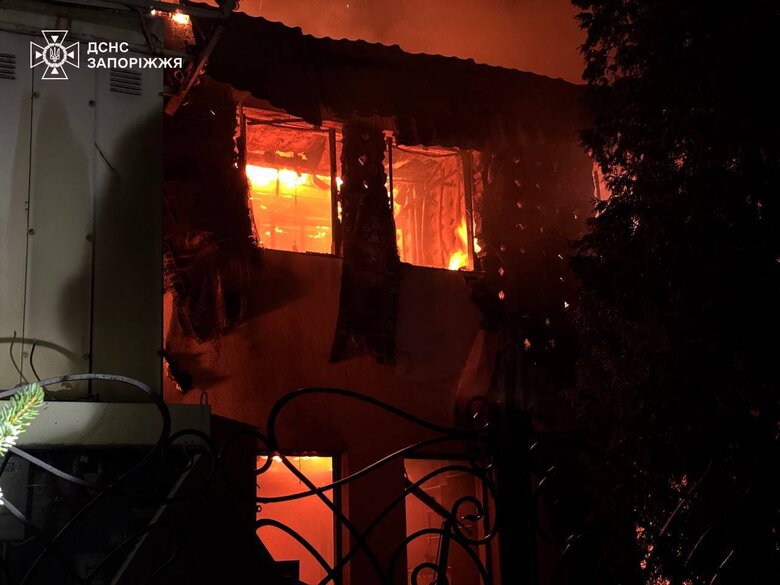 Fires erupted in the Zaporizhia district as a result of Russian shelling