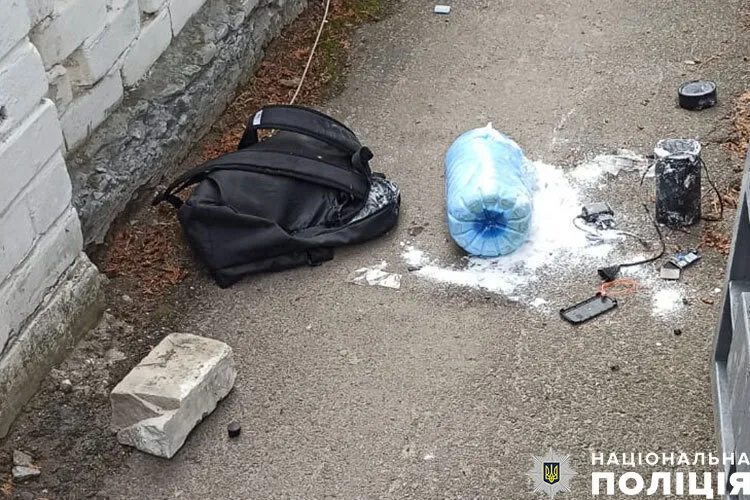 Шантажировали