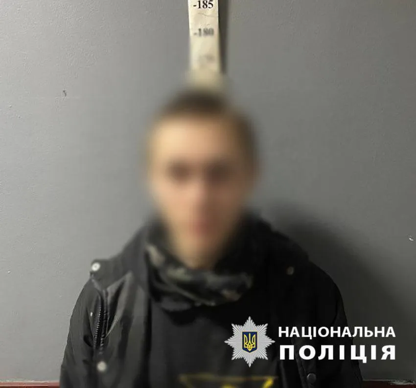 На замовлення ворога намагався підпалити відділення банку: у Києві на гарячому затримали юнака. Фото