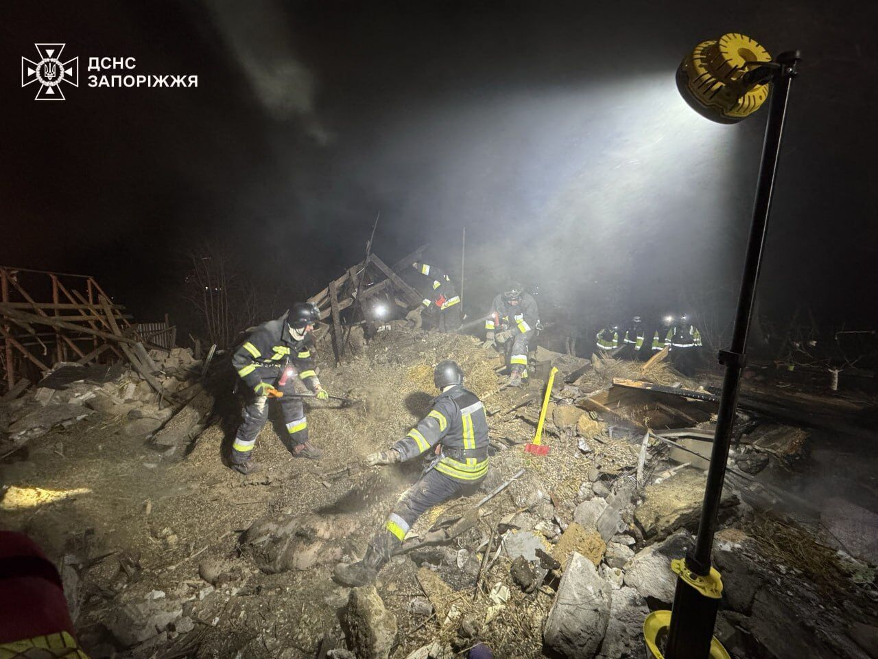 У Запоріжжі внаслідок атаки армії Росії загинула вся родина: батько, матір та дочка. Відео