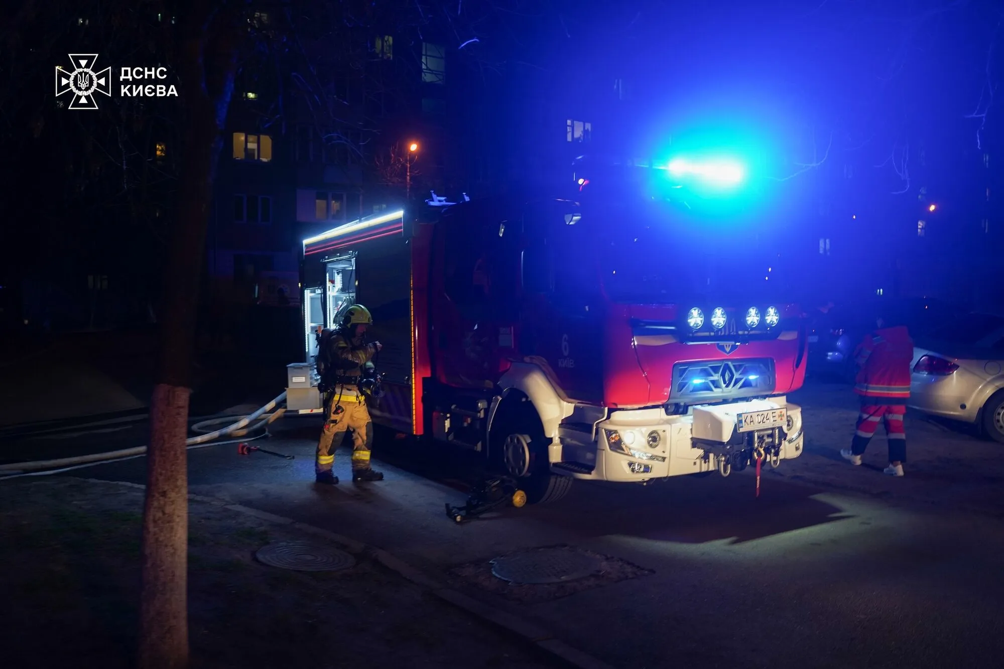 В Киеве пожары за один вечер унесли жизни двух человек. Подробности трагедий и фото