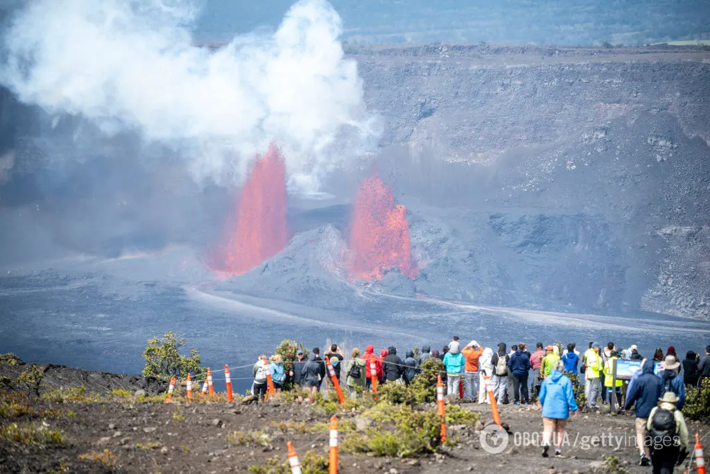 Найактивніший вулкан на Гаваях влаштував неймовірне шоу з лавовими фонтанами заввишки сотні метрів dqxikeidqxiruant