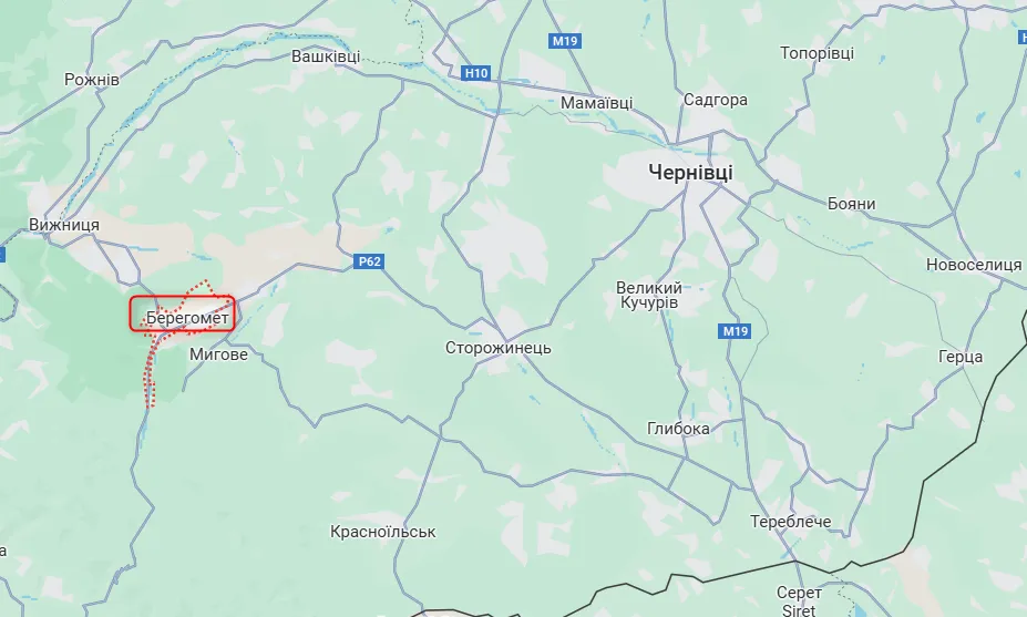 На Буковині батько й неповнолітній син загинули у моторошній ДТП: авто потрапило у кювет. Фото