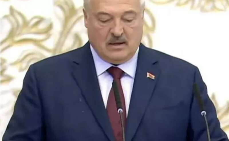 Александр Лукашенко выступил в пиджаке с пятнами dqxikeidqxidqrant