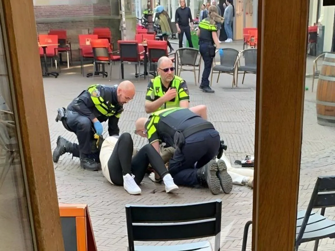 В Амстердаме мужчина с ножом напал на людей и ранил пятерых, пока его схватили: все подробности. Фото и видео dqxikeidqxidqeant