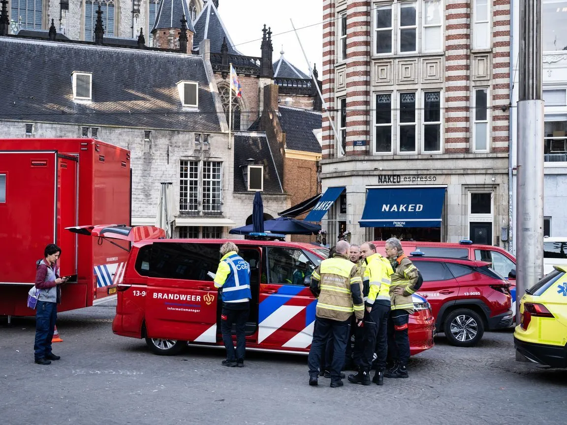 В Амстердамі чоловік із ножем напав на людей і поранив п’ятьох, поки його схопили: усі подробиці. Фото та відео