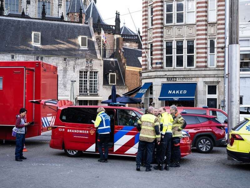 В Амстердаме мужчина с ножом напал на людей и ранил пятерых, пока его схватили: все подробности. Фото и видео