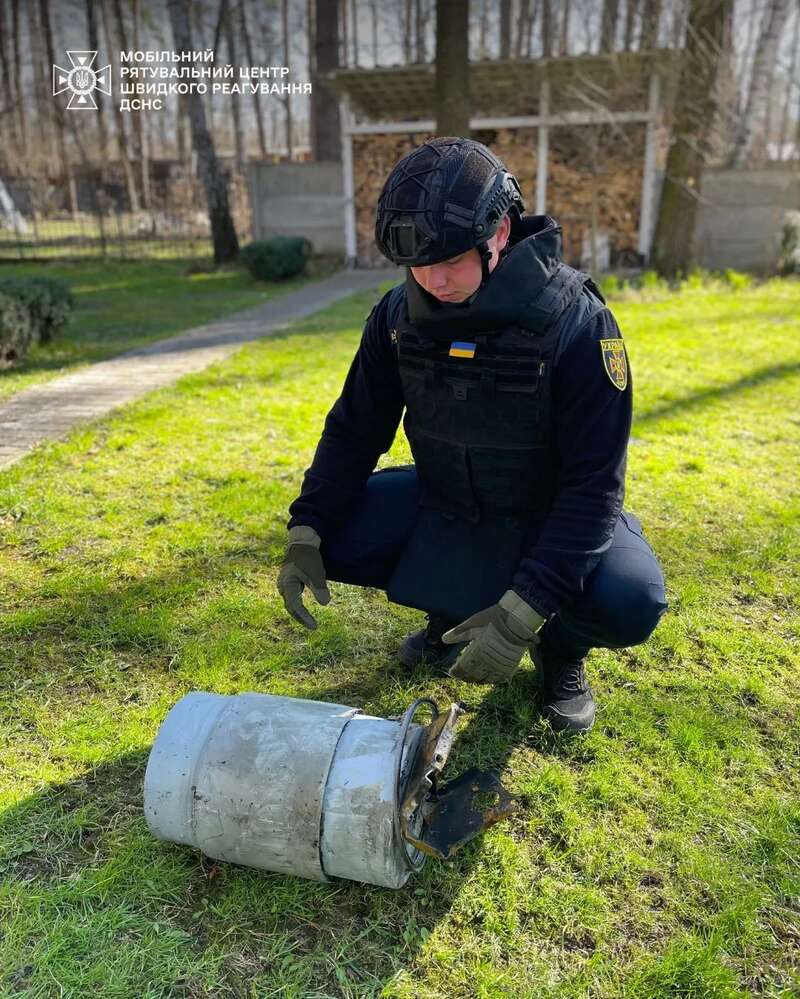 Під Києвом чоловік на своїй ділянці знайшов бойову частину  dqxikeidqxiuuant