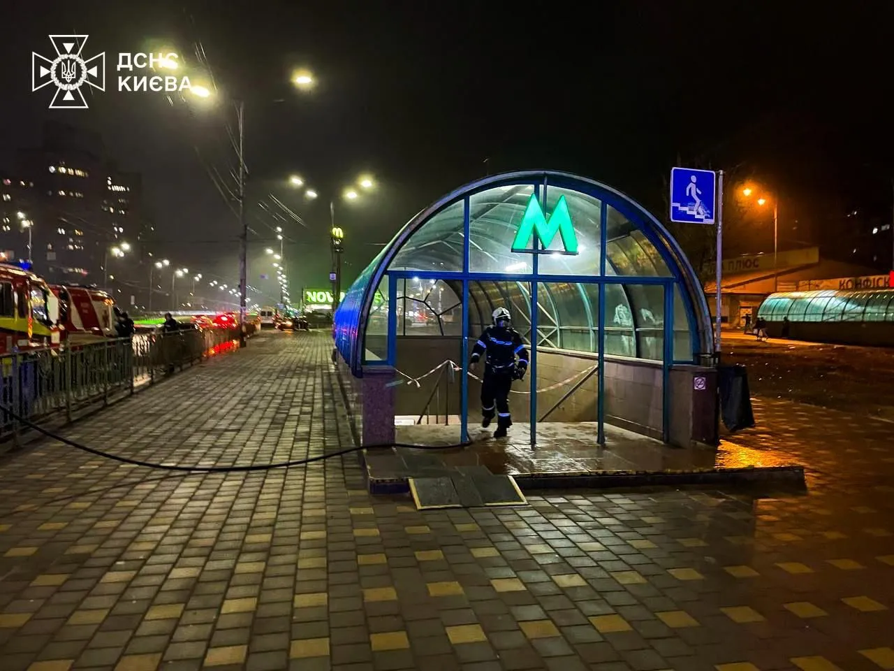 В Киеве произошел пожар в подземном переходе возле станции метро. Подробности и фото dqxikeidqxidqrant