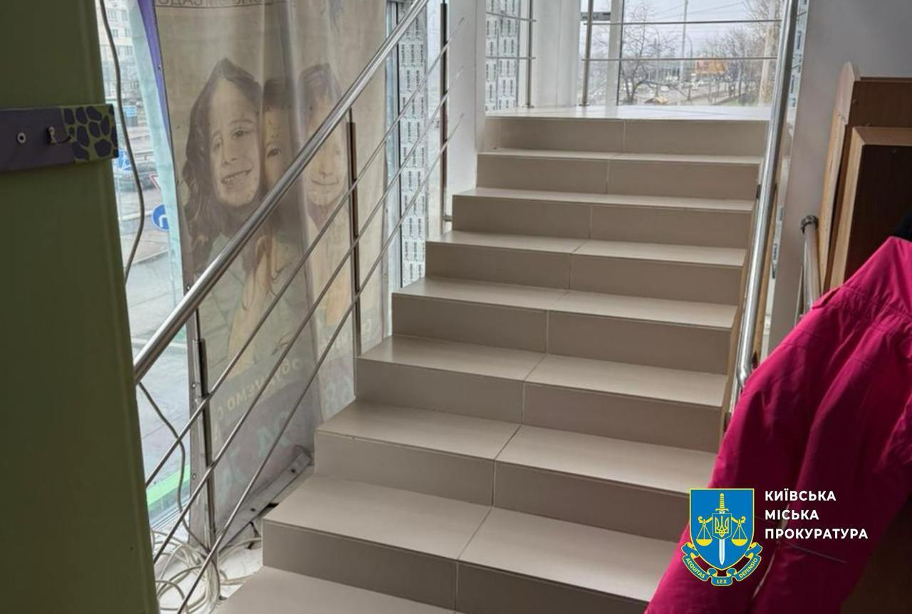 У приватному дитсадку Києва тяжко травмувалась дворічна дитина: підозрюють виховательку. Фото