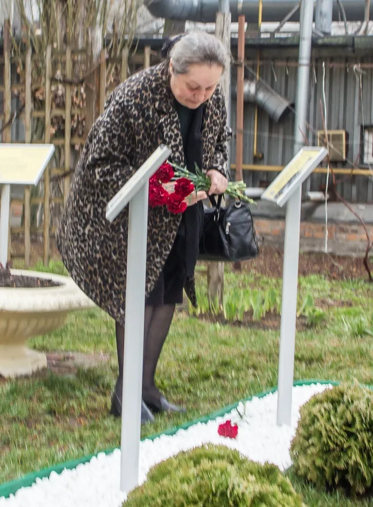 Алея пам’яті загиблих студентів з’явилася в університеті Шевченка:
