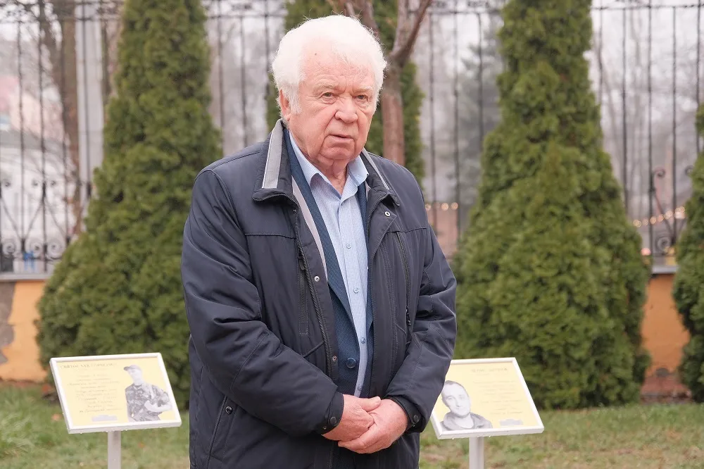 Алея пам’яті загиблих студентів з’явилася в університеті Шевченка: