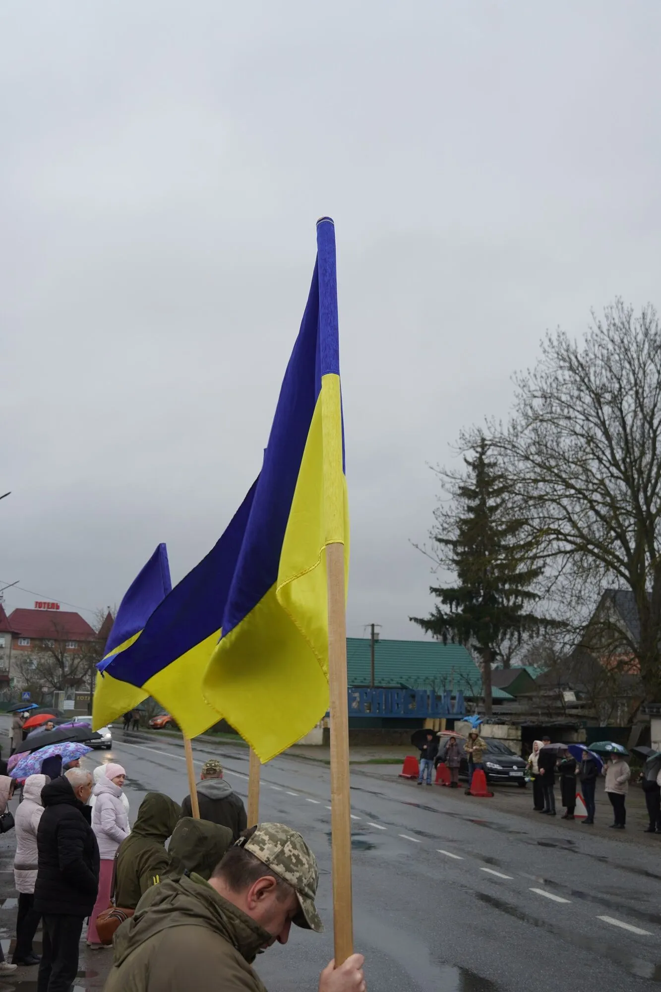 Стоял на защите Украины от российских оккупантов: в Хотине проводили в последний путь младшего сержанта Геннадия Рясова. Фото