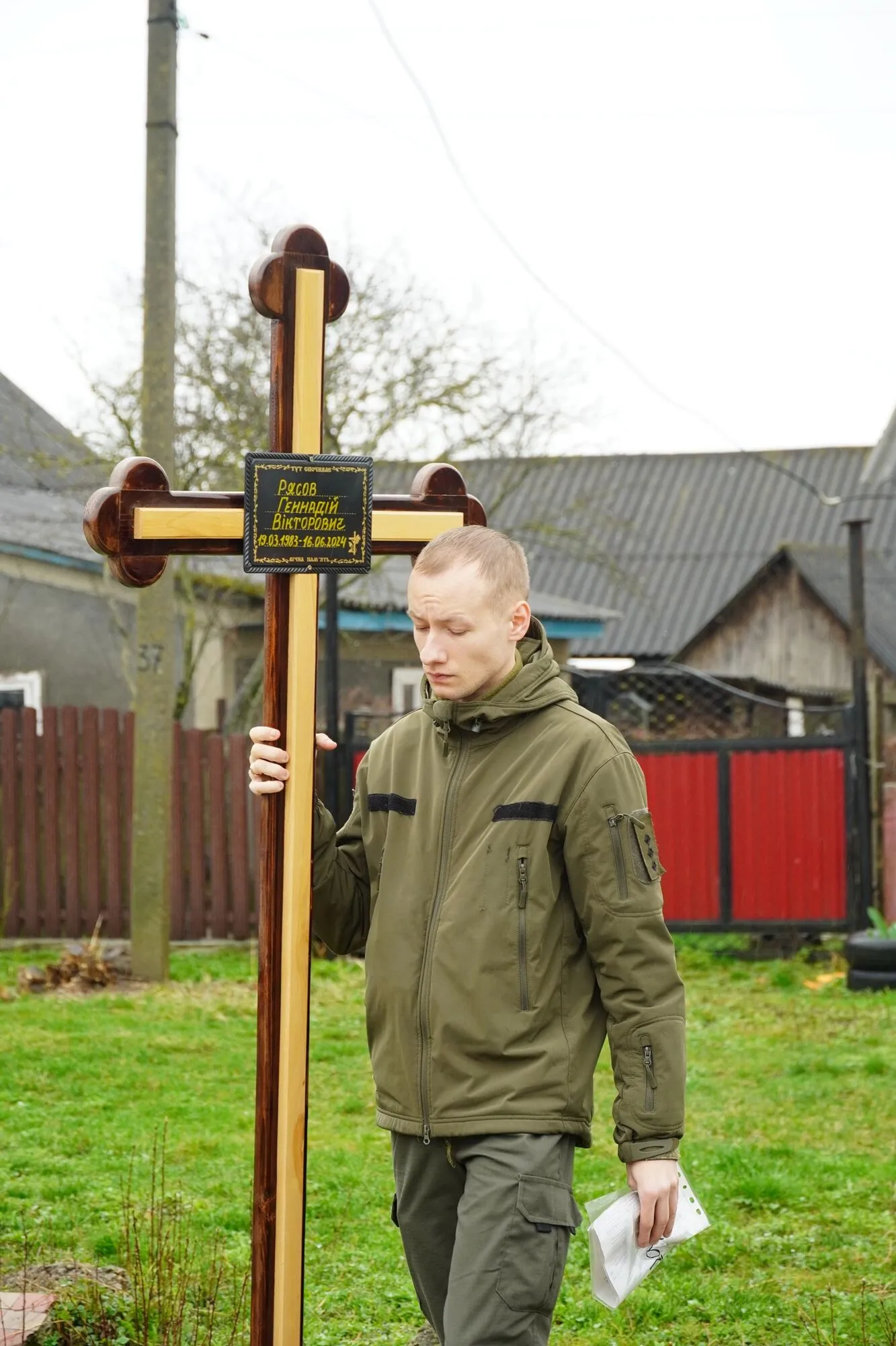 Стоял на защите Украины от российских оккупантов: в Хотине проводили в последний путь младшего сержанта Геннадия Рясова. Фото