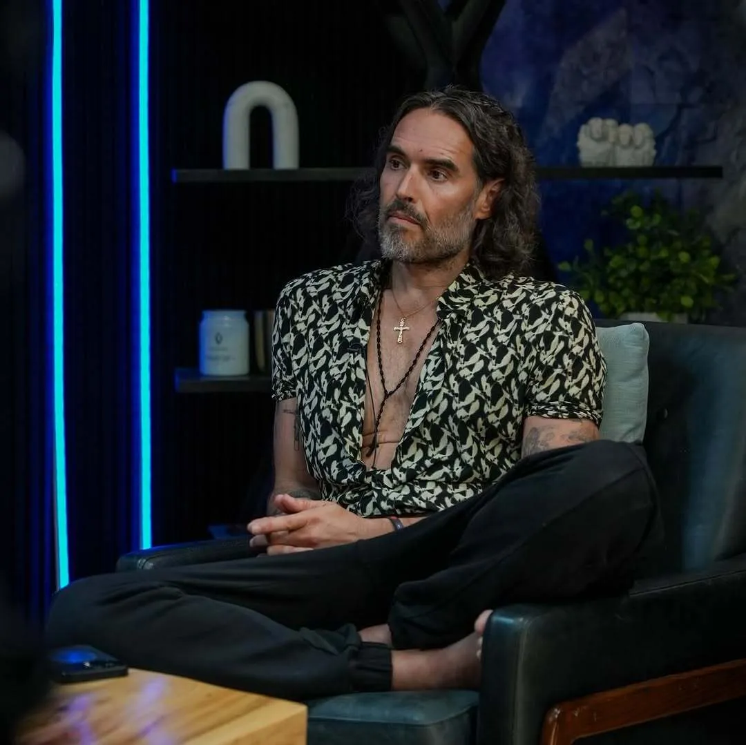 Ексчоловіка Кеті Перрі Рассела Бренда звинувачено у зґвалтуванні та сексуальному насильстві: стендапер відреагував dqxikeidqxiuuant