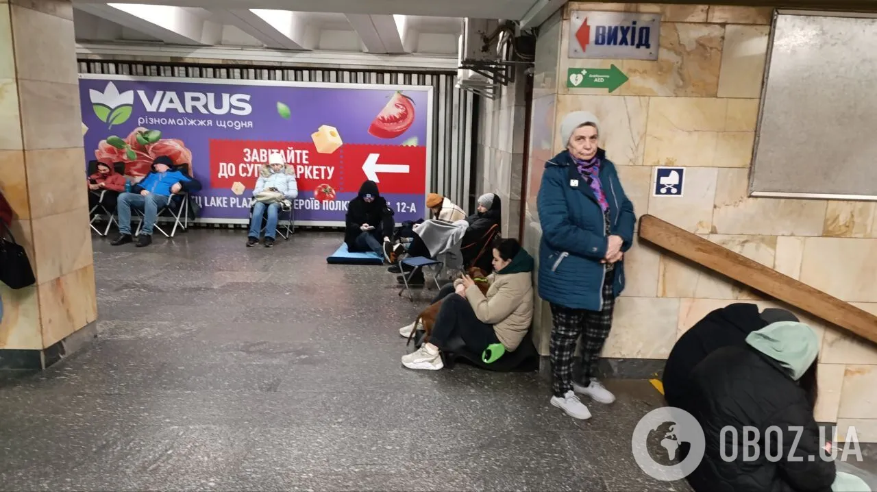 The Kyiv metro turned into a spontaneous shelter due to a missile attack by the Russian army. Photo