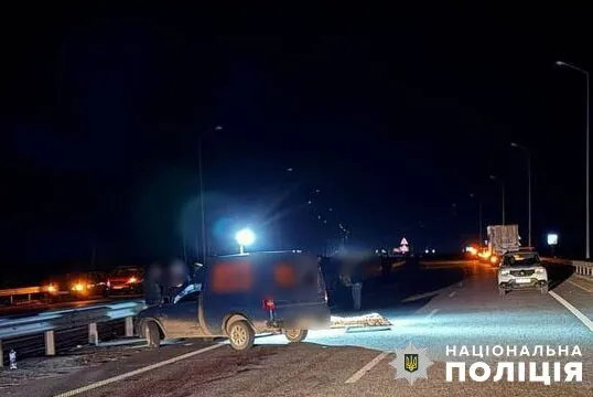 У Полтавській області 27-річний чоловік випав з авто на трасі і загинув: деталі трагедії dqxikeidqxidqeant