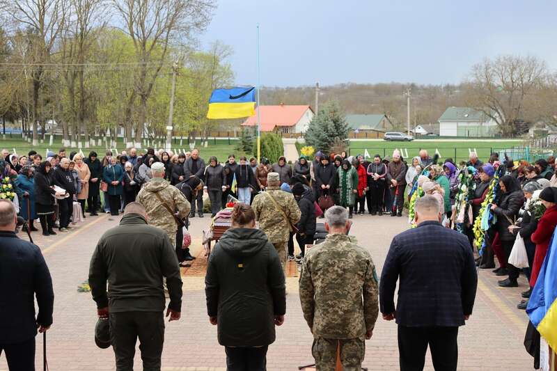 Більше місяця вважався зниклим безвісти: на Луганщині загинув старший солдат Василь Злагода з Буковини. Фото