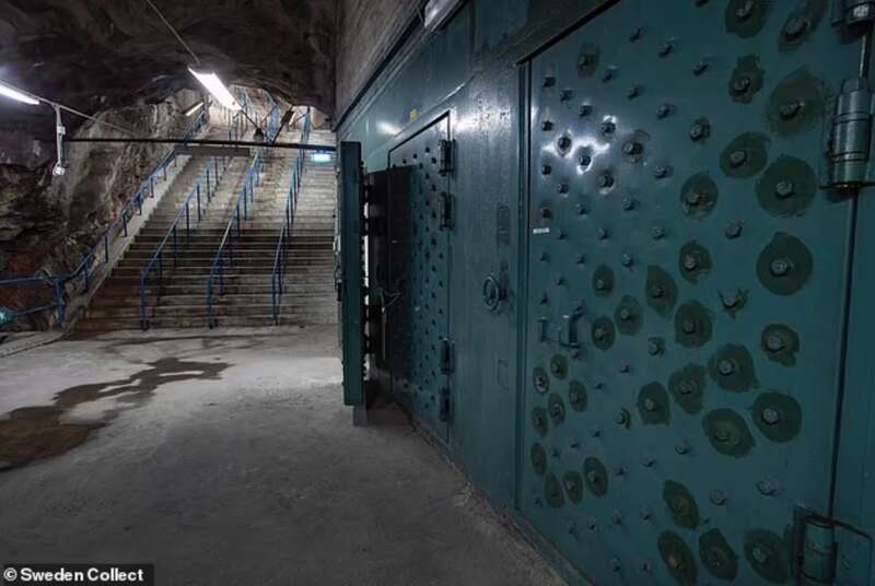     :    64 .  – Daily Mail